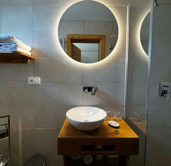 اتاق استاندارد چهار تخته, Guesthouse Smogavc