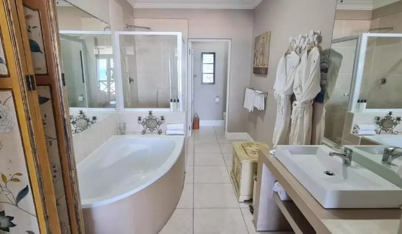 Deluxe-huone, On The Beach Guesthouse Jeffreys Bay