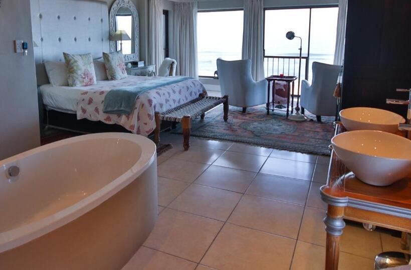 اتاق لوکس با چشم‌انداز دریا, On The Beach Guesthouse Jeffreys Bay