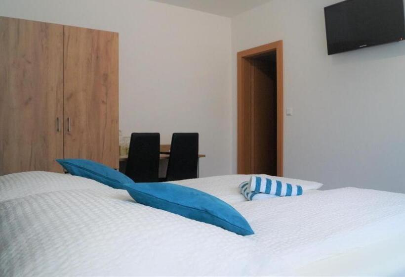 Номер Стандарт Вид на Сад, Gästehaus Gisch Sandra