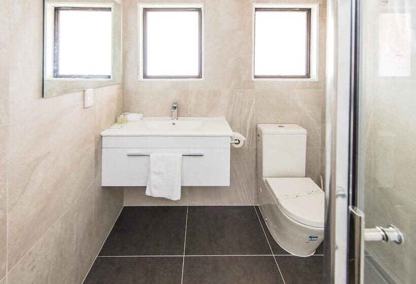 סטודיו סופריור, Burwood Motel