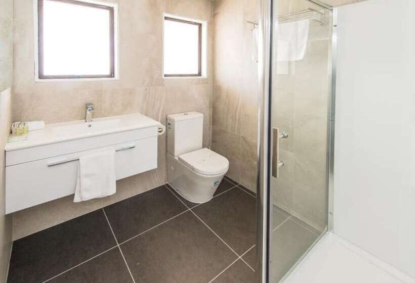 סטודיו סופריור, Burwood Motel