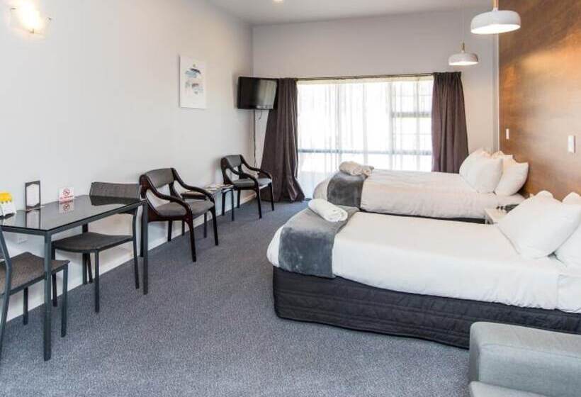 סטודיו סופריור, Burwood Motel