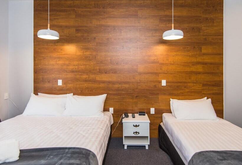 סטודיו סופריור, Burwood Motel