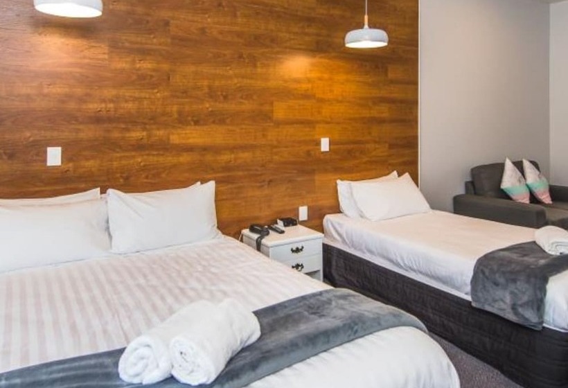 סטודיו סופריור, Burwood Motel