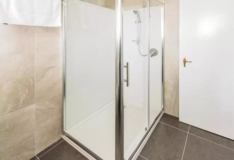استودیوی سوپریور, Burwood Motel