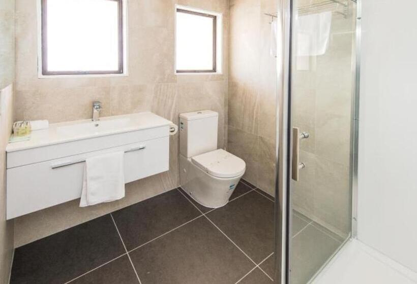 סטודיו סופריור, Burwood Motel