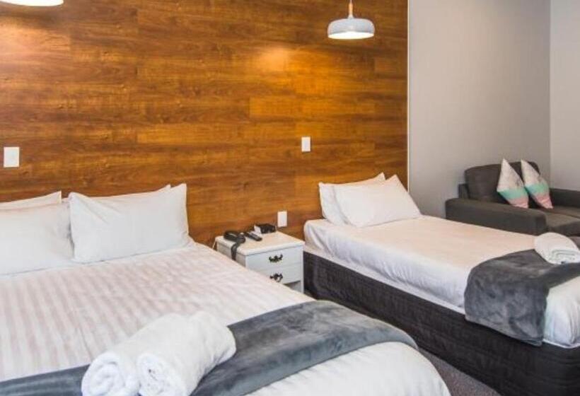 סטודיו סופריור, Burwood Motel