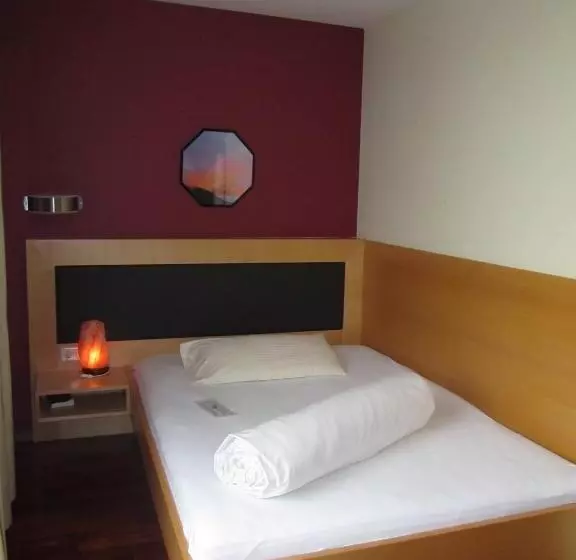 Standard Yhden Hengen Huone, Businesshotel Valerian