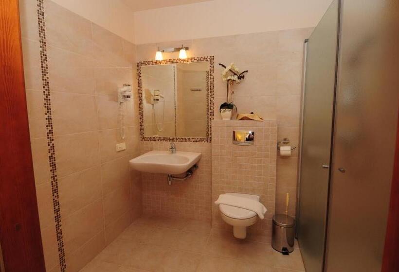 اتاق کلاسیک یک تخته, Conviva