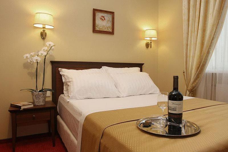 اتاق کلاسیک یک تخته, Conviva