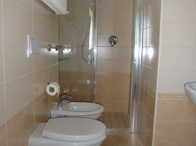 Номер Стандарт Трехместный, Desire