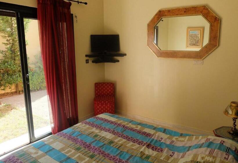 标准间, Les Cyprès