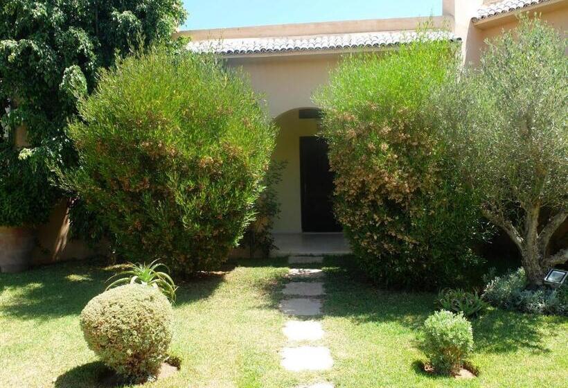 标准间, Les Cyprès