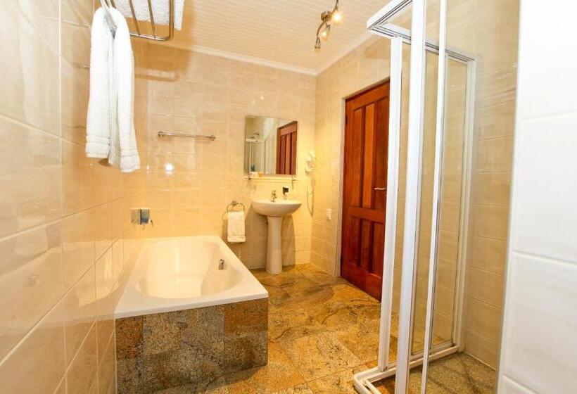 Номер Deluxe, Roof Of Africa