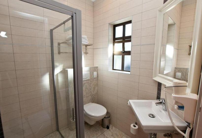 Номер Deluxe, Roof Of Africa