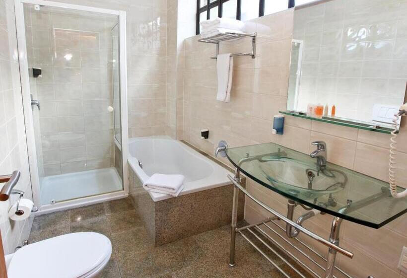 Номер Deluxe, Roof Of Africa