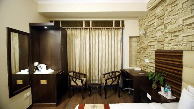 Superior Szoba King Size Bed, Rousha Inn Ghaziabad