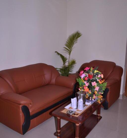 豪华三人间, Susee Park