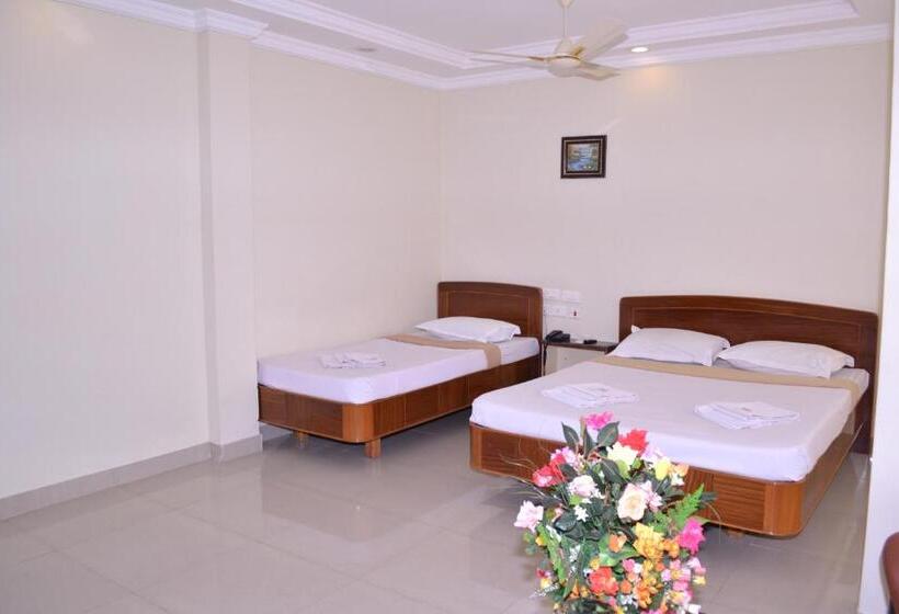 豪华三人间, Susee Park