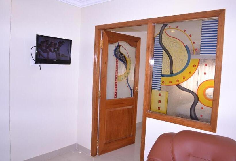 家庭套房, Susee Park