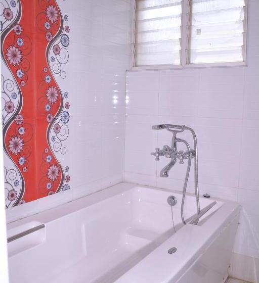 家庭套房, Susee Park