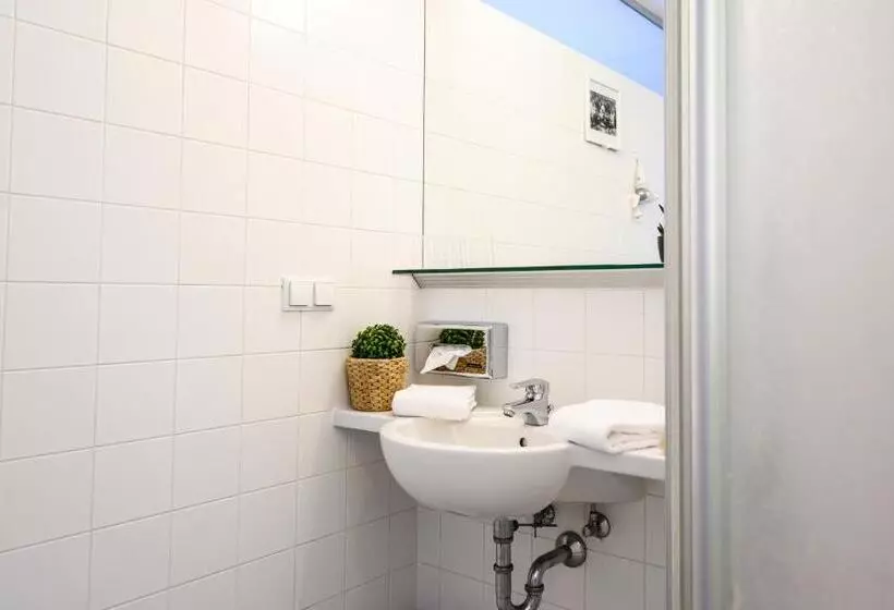 Perhehuone, Thermenhof Lutzmannsburg Inklusive Thermeneintritt