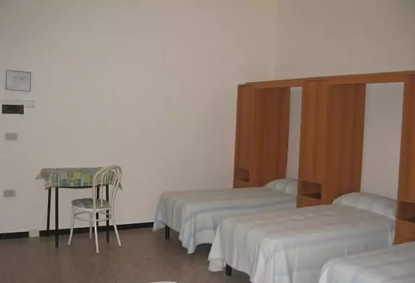 Standard Kolmen Hengen Huone, Ostello Stella Marina