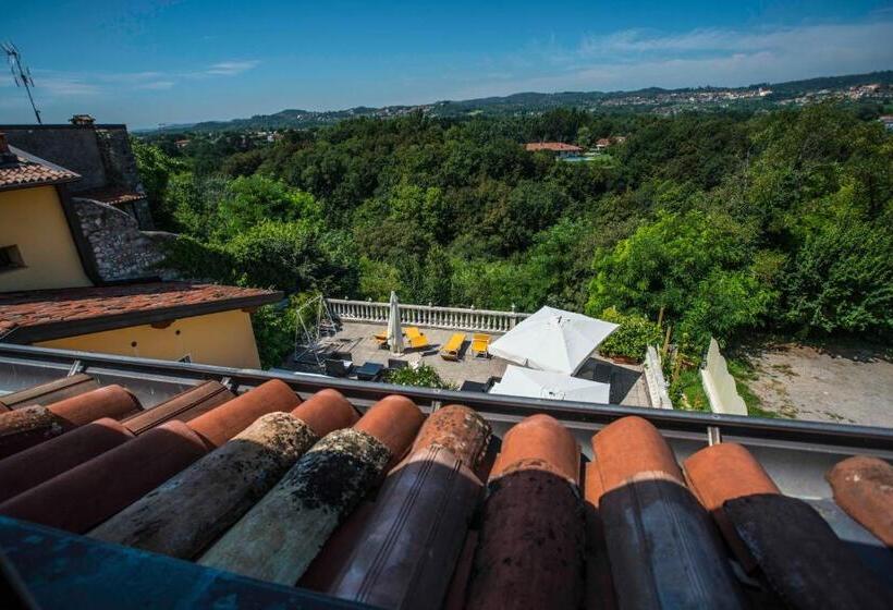 غرفة دور أخير, Borgo Dei Poeti Romantik Wellness & Spa