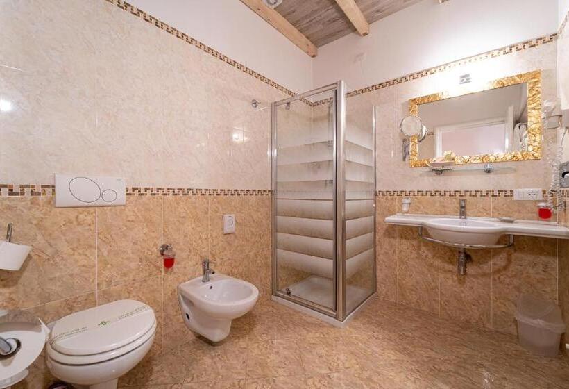 غرفة قياسية بالطابق الأرضى, Borgo Dei Poeti Romantik Wellness & Spa