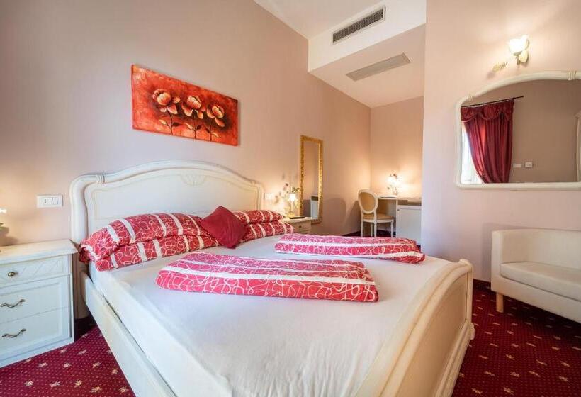 Quarto Estandar Primeiro Andar, Borgo Dei Poeti Romantik Wellness & Spa