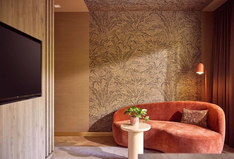 Полулюкс, Van Der Valk Hotel Arnhem