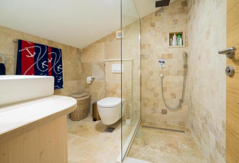 سوئیت جونیور خانوادگی, Villa Perla Di Mare