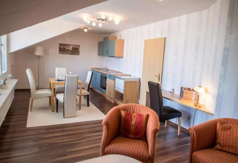 Standard Triple Room, Alter Landkrug