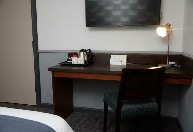 غرفة قياسية, Charnwood Arms