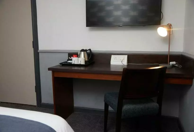 Standard Room, Charnwood Arms