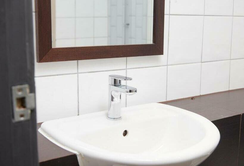 غرفة قياسية, Charnwood Arms