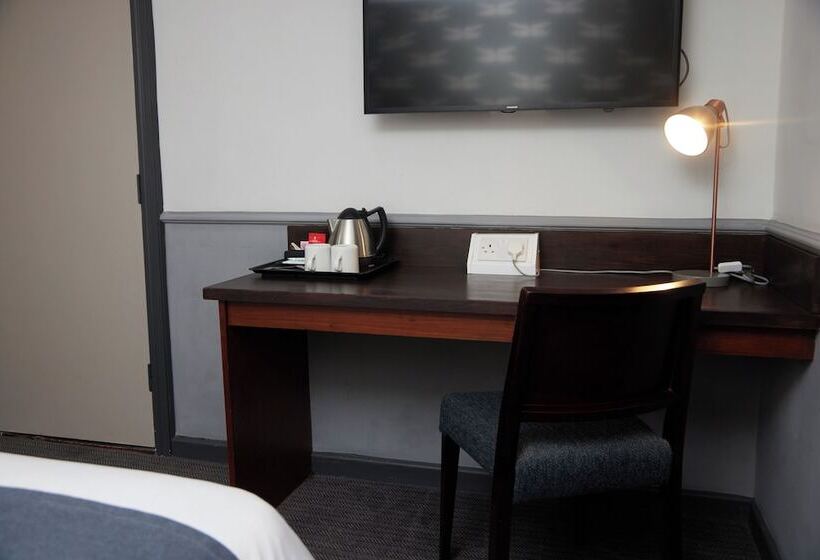 غرفة قياسية, Charnwood Arms