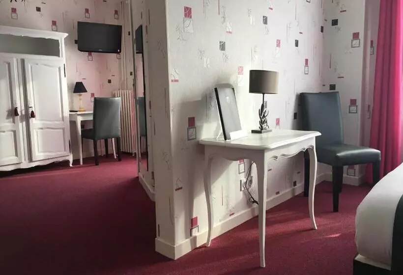 اتاق استاندارد سه تخته با بالکن, Hôtel Restaurant Le Grillon