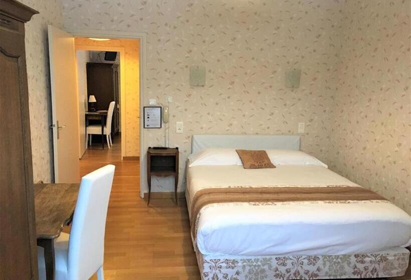 Семейный Номер, Hôtel Restaurant Le Grillon