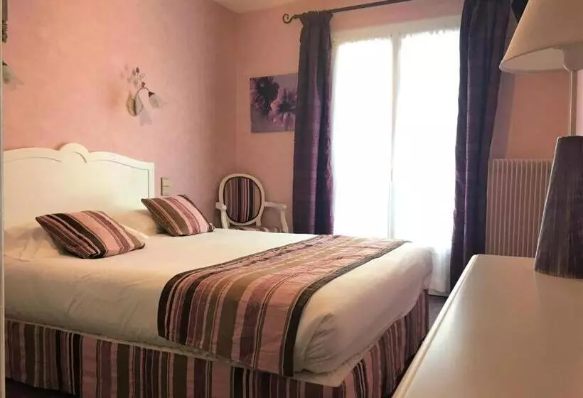 اتاق استاندارد با بالکن, Hôtel Restaurant Le Grillon