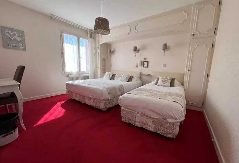 Economy Triple Room, Hôtel Restaurant Le Grillon