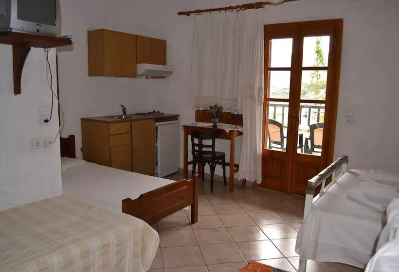 Chambre Triple Standard, Keramos