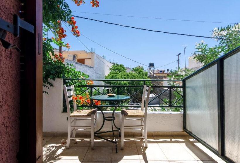 غرفة عائلية, Keramos