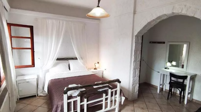 Chambre Economy, Keramos