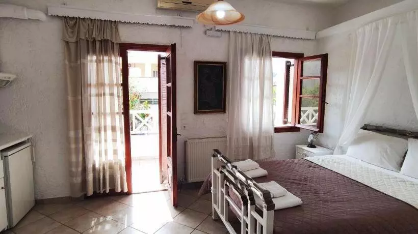 Chambre Economy, Keramos