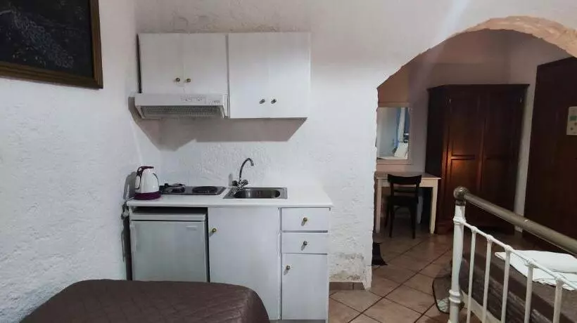 Chambre Economy, Keramos