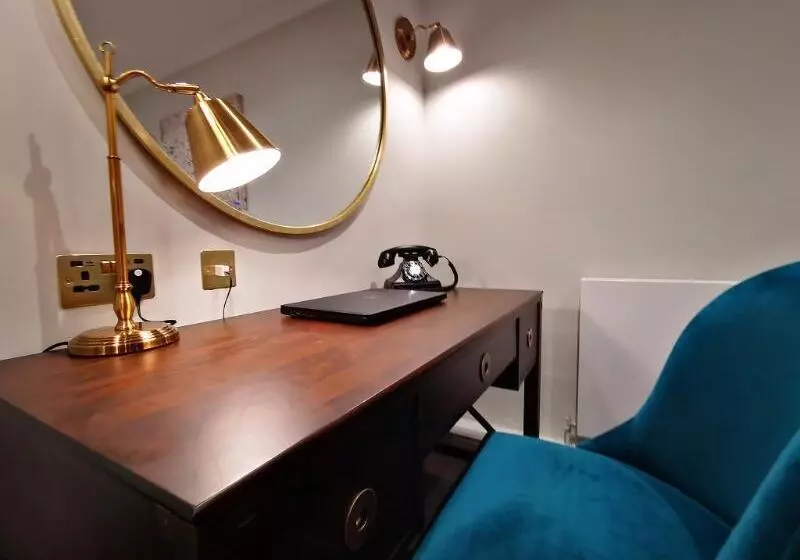 Chambre Triple Standard, Keramos