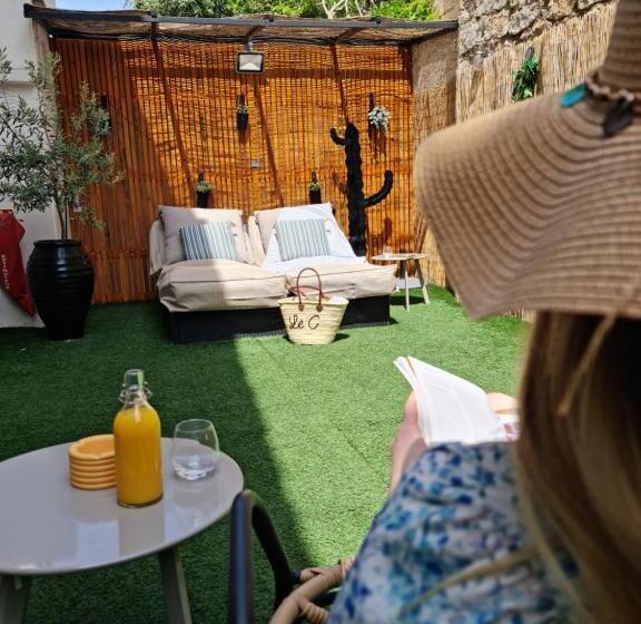 带露台的小型套房, Le C Boutique Hôtel