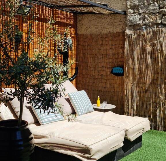 带露台的小型套房, Le C Boutique Hôtel